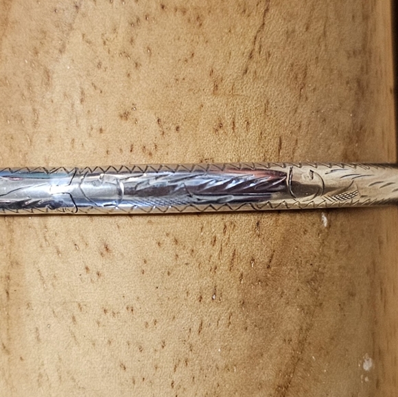 Vintage Sterling Silver Etched Bangle Bracelet - Picture 4 of 5